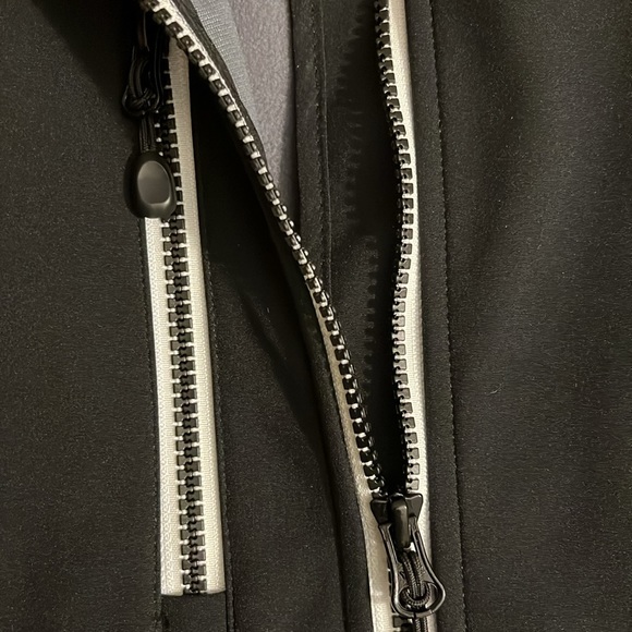 UW Women’s Zip Jacket, Medium - Picture 11 of 11